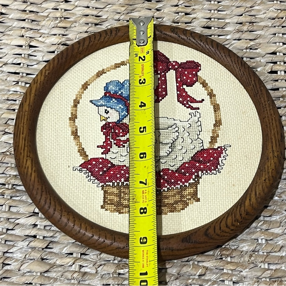 Leisure arts fancy feathers Crosstitch Finished chicken Basket Round Country - Picture 6 of 6